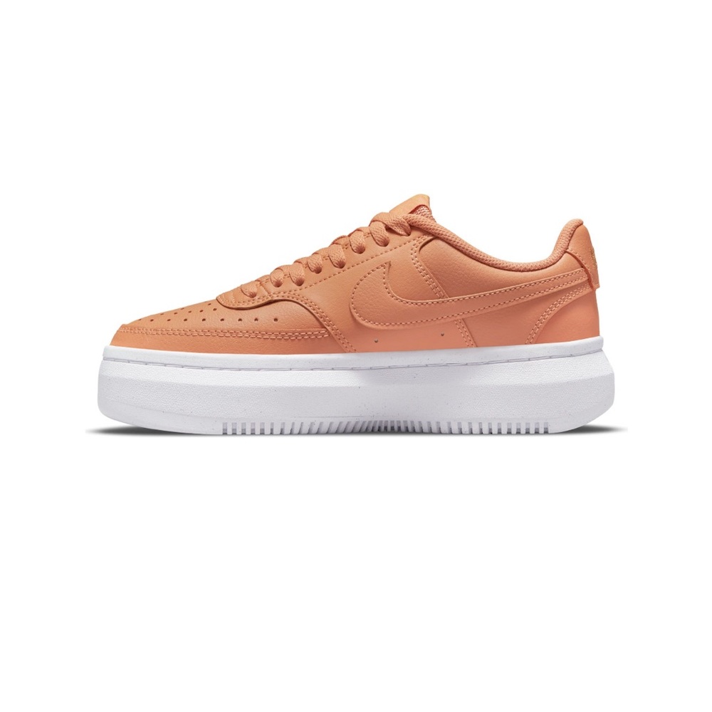 BNIB Women’s court vision Nike Alta size 6 cognac